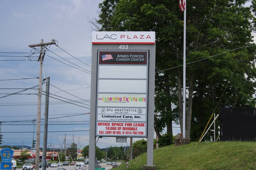 453 Route 211 E, Middletown, NY à louer - Photo du bâtiment - Image 2 de 8