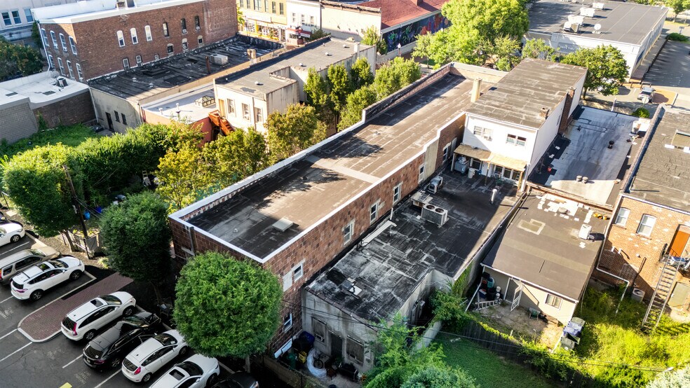 81 Smith St, Perth Amboy, NJ à vendre - Photo du bâtiment - Image 3 de 39