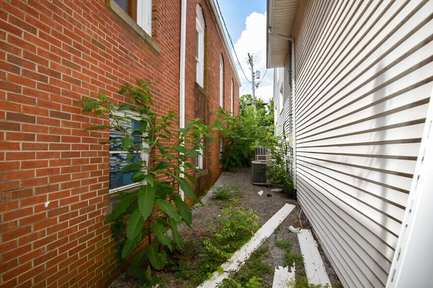 65 Highland Ave, Lancaster, KY à vendre - Photo du bâtiment - Image 3 de 36