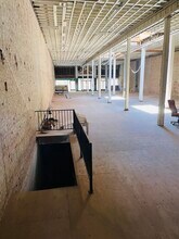 327 S Broadway, Los Angeles, CA à louer Photo intérieure- Image 2 de 10