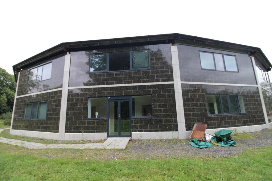 North Trade Rd, Battle à louer - Photo du bâtiment - Image 2 de 2