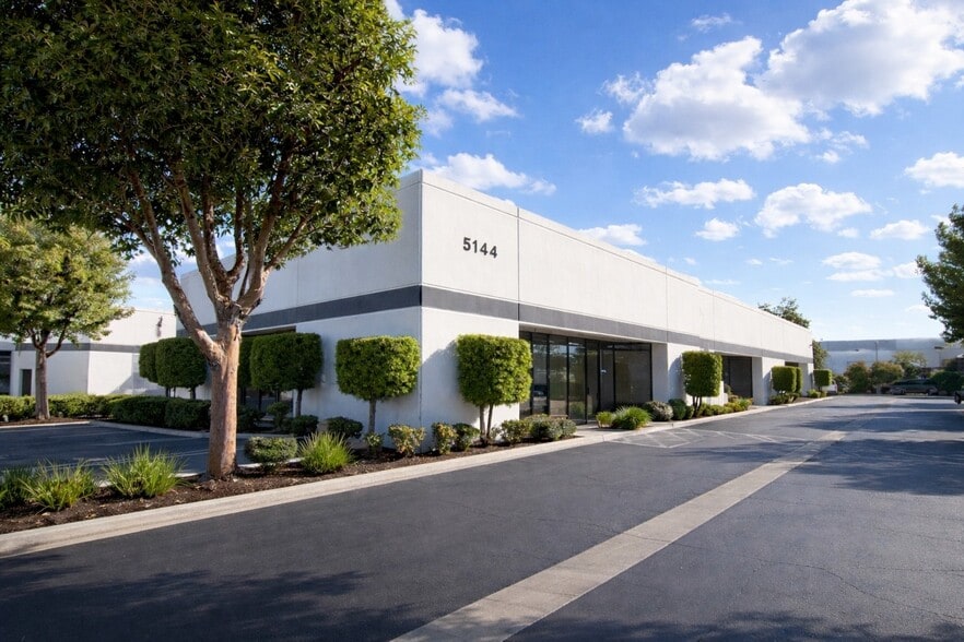 5148 Commerce Ave, Moorpark, CA for lease - Primary Photo - Image 1 of 16