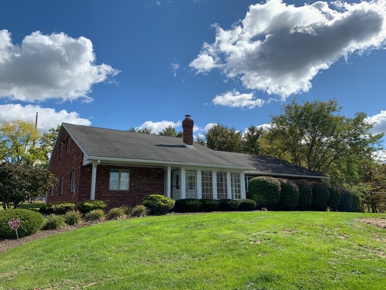 525 N Broad St, Canfield, OH à louer - Photo du bâtiment - Image 1 de 6