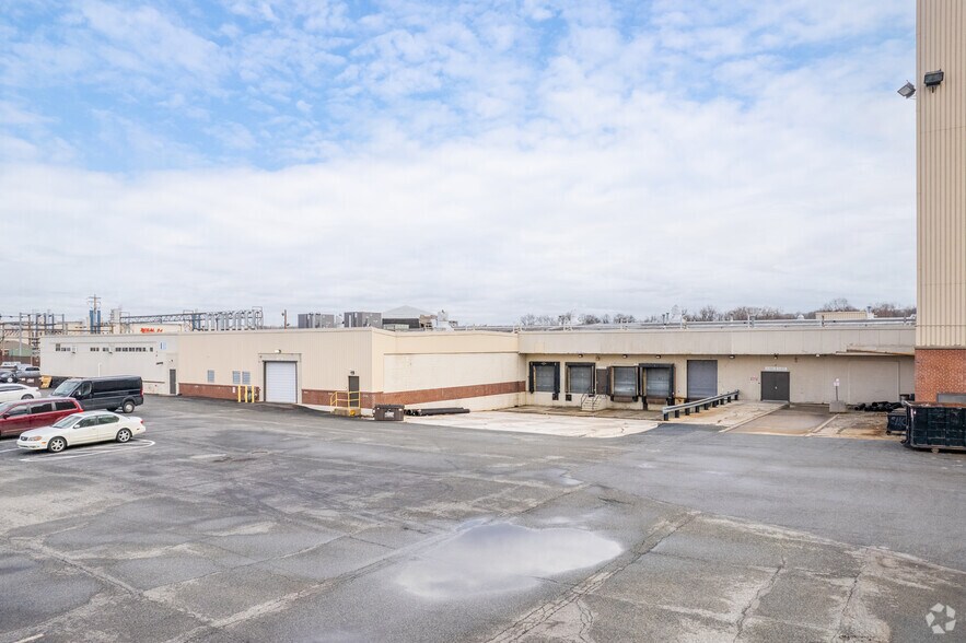 840 North Dr, Oaks, PA for lease - Building Photo - Image 1 of 4