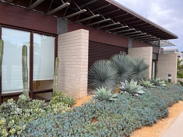535 N Highway 101, Solana Beach, CA à louer Photo du bâtiment- Image 1 de 15