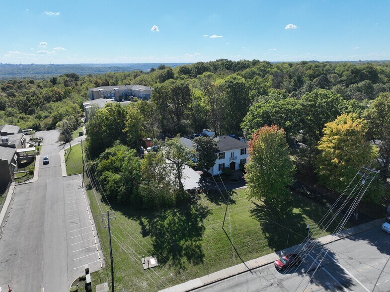 869 W North Bend Rd, Cincinnati, OH à vendre - Photo du bâtiment - Image 3 de 5