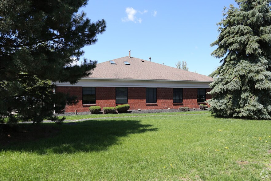 15 Limestone Dr, Buffalo, NY à vendre - Photo du bâtiment - Image 3 de 4