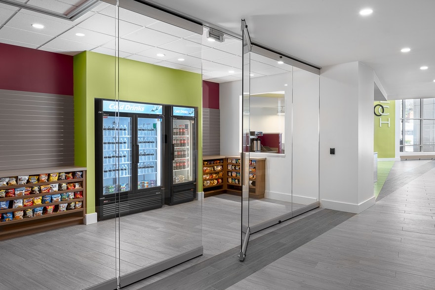 100 Technology Center Dr, Stoughton, MA for lease - Interior Photo - Image 3 of 10