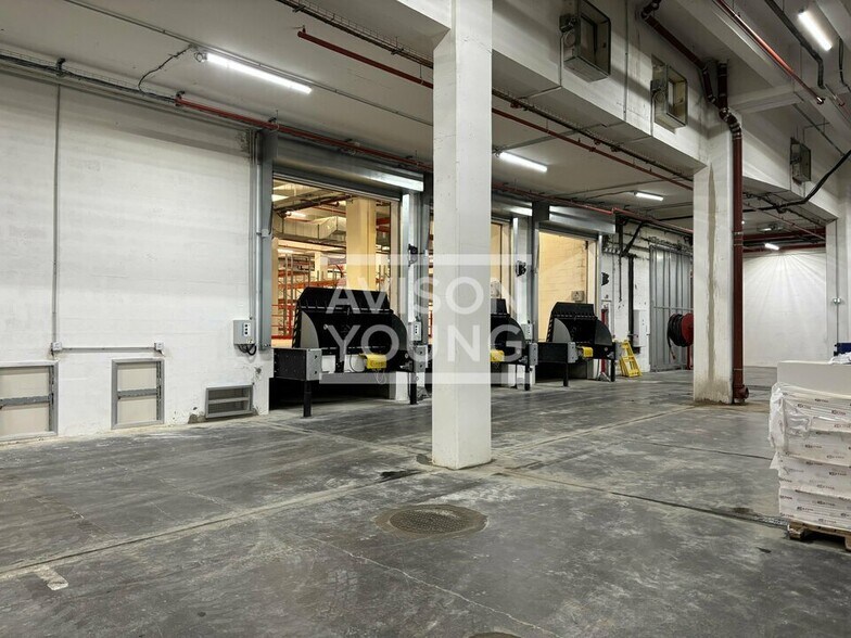 Industrial in Paris for lease - Interior Photo - Image 1 of 7