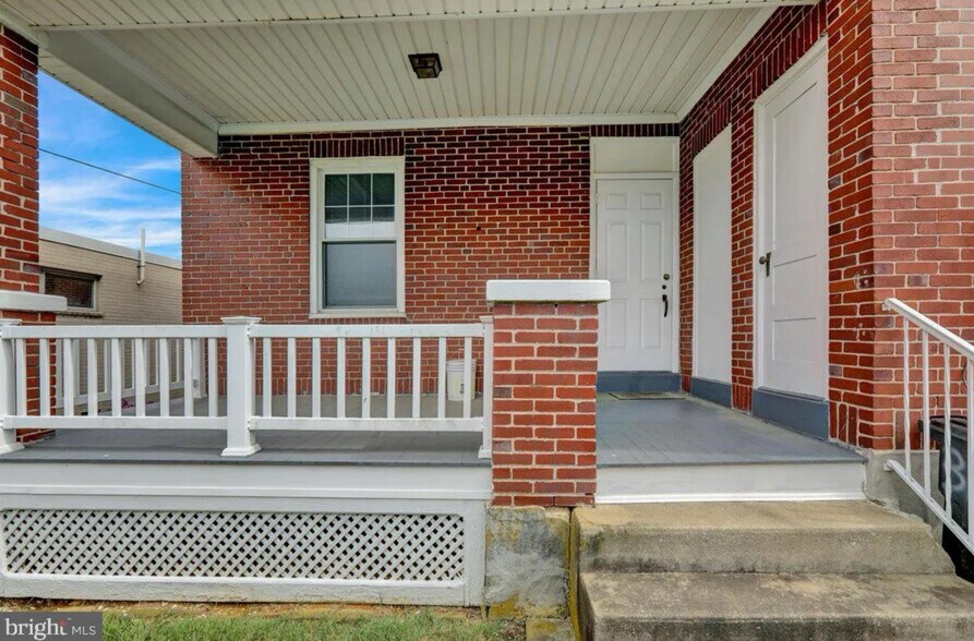 221 E Lancaster Ave, Shillington, PA à louer - Photo du bâtiment - Image 2 de 13