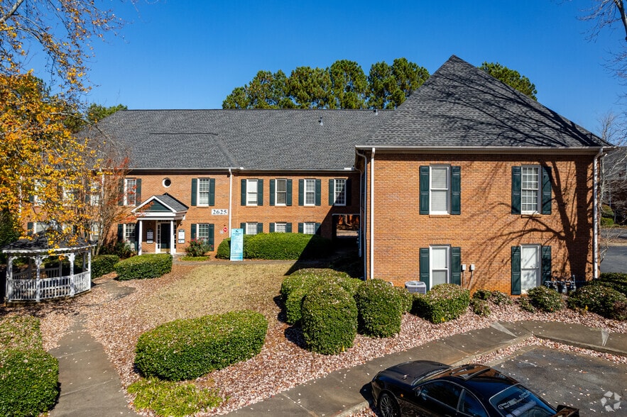 1855 Piedmont Rd, Marietta, GA à louer - Photo du bâtiment - Image 3 de 6
