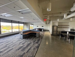 2 Ravinia Dr, Atlanta, GA for lease Interior Photo- Image 2 of 5