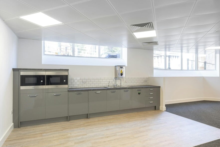 Queens Road Quadrant, Brighton for lease - Building Photo - Image 2 of 15