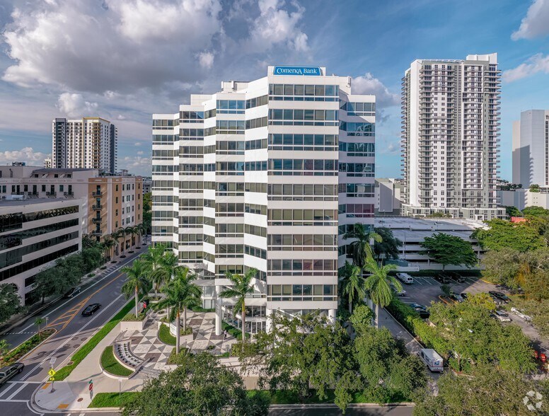 100 NE 3rd Ave, Fort Lauderdale, FL à louer - Photo du bâtiment - Image 3 de 13