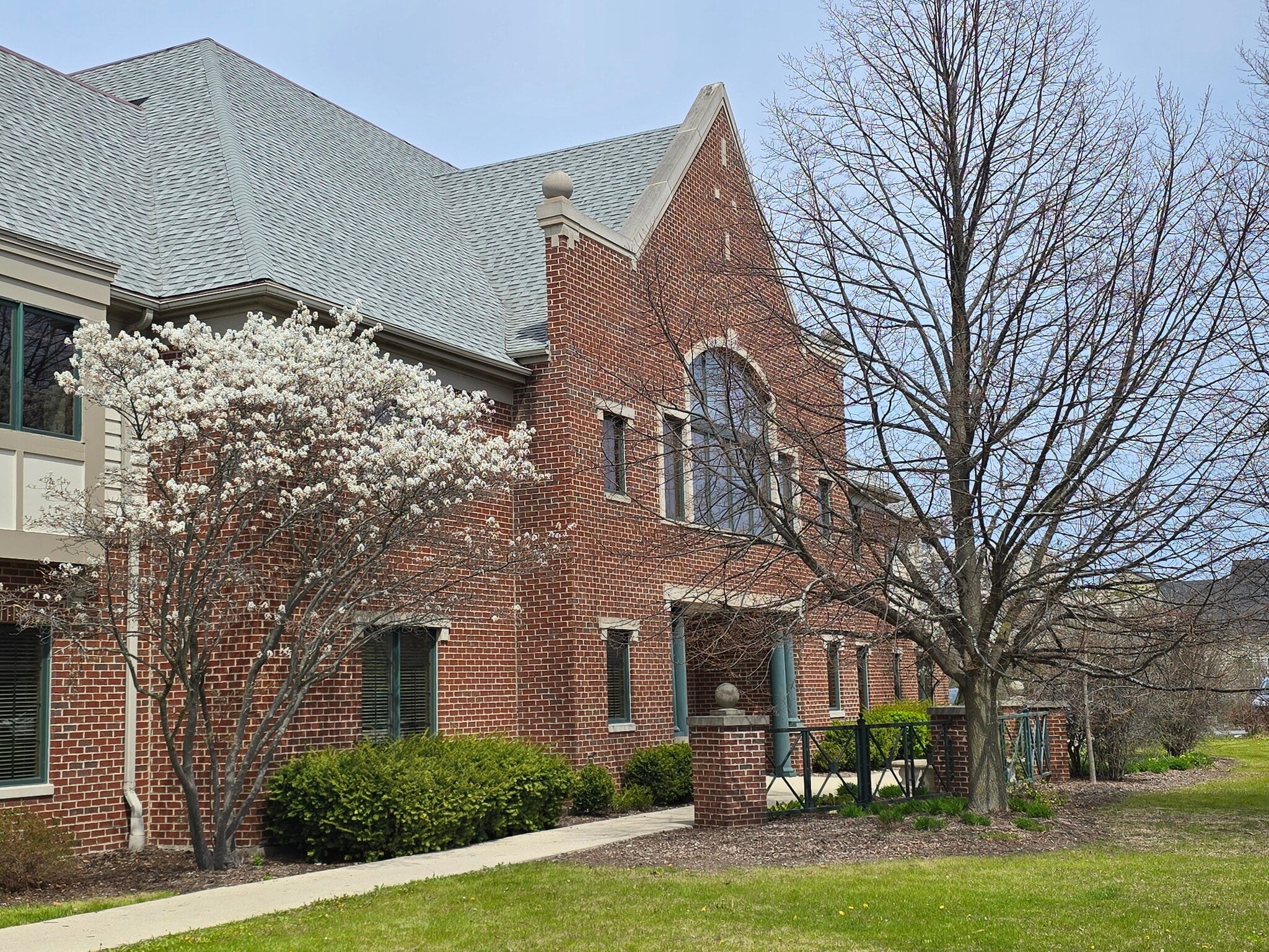 1500 W Market St, Mequon, WI for lease Building Photo- Image 1 of 13