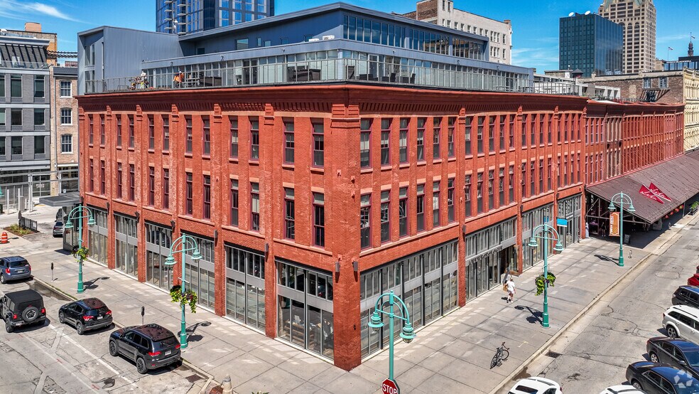 301-315 N Broadway, Milwaukee, WI à louer - Photo du bâtiment - Image 3 de 29