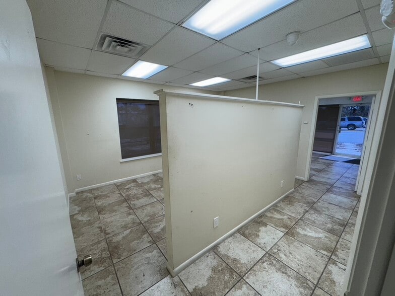 1161 Sun Century Rd, Naples, FL for lease - Interior Photo - Image 2 of 5
