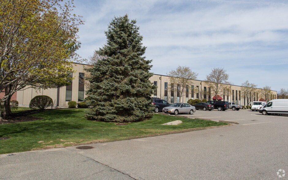 89-99 York Ave, Randolph, MA à louer - Photo du bâtiment - Image 2 de 7