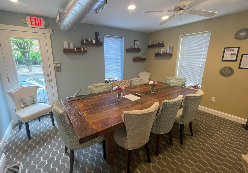 890-892 County Line Rd, Bryn Mawr, PA à vendre - Photo du bâtiment - Image 1 de 8