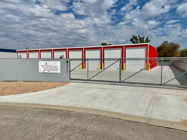 2342 Zoo Park, Wichita, KS for sale - Building Photo - Image 1 of 7