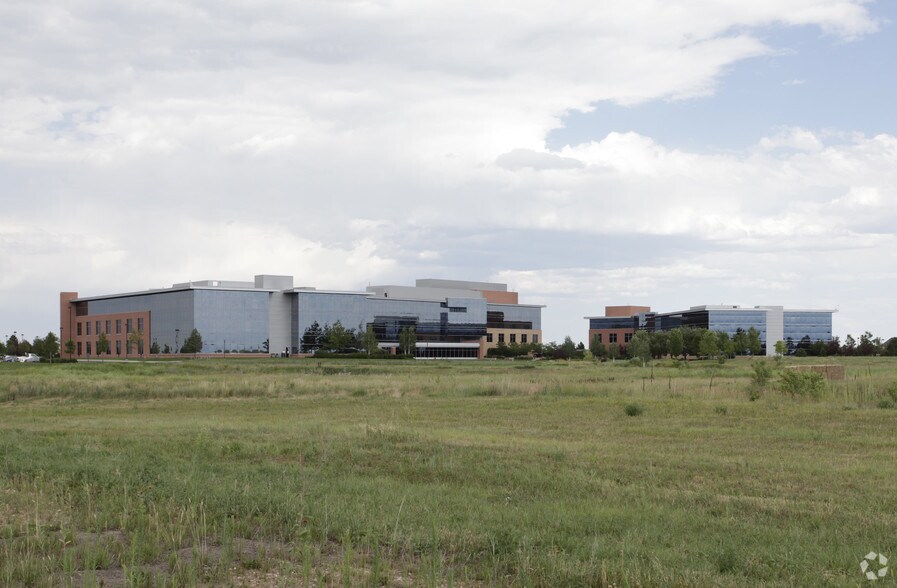 1555 Promontory Cir, Greeley, CO à louer - Photo du bâtiment - Image 3 de 4