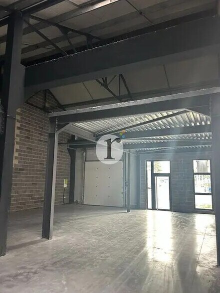 Flex in Lille for lease - Interior Photo - Image 1 of 6