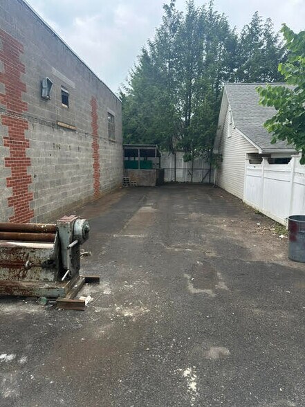 180 Sargeant Ave, Clifton, NJ à louer - Photo du bâtiment - Image 2 de 20