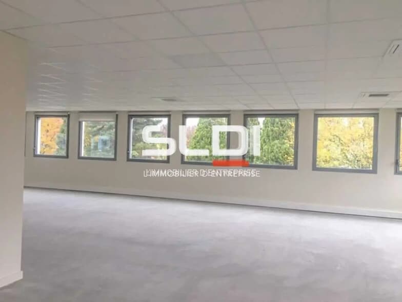 Office in Dardilly for lease - Interior Photo - Image 3 of 10