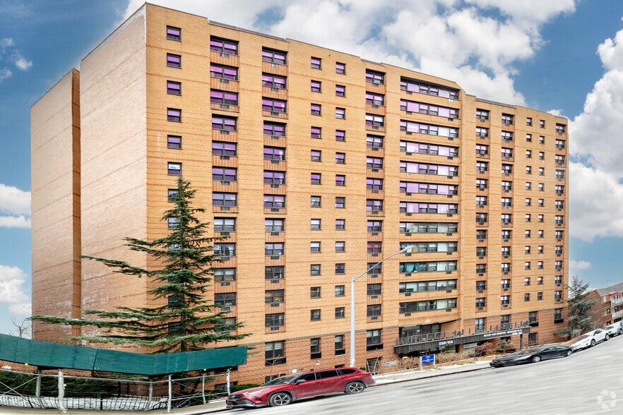 138-48-138-52 Elder Ave, Flushing, NY for lease - Primary Photo - Image 1 of 5