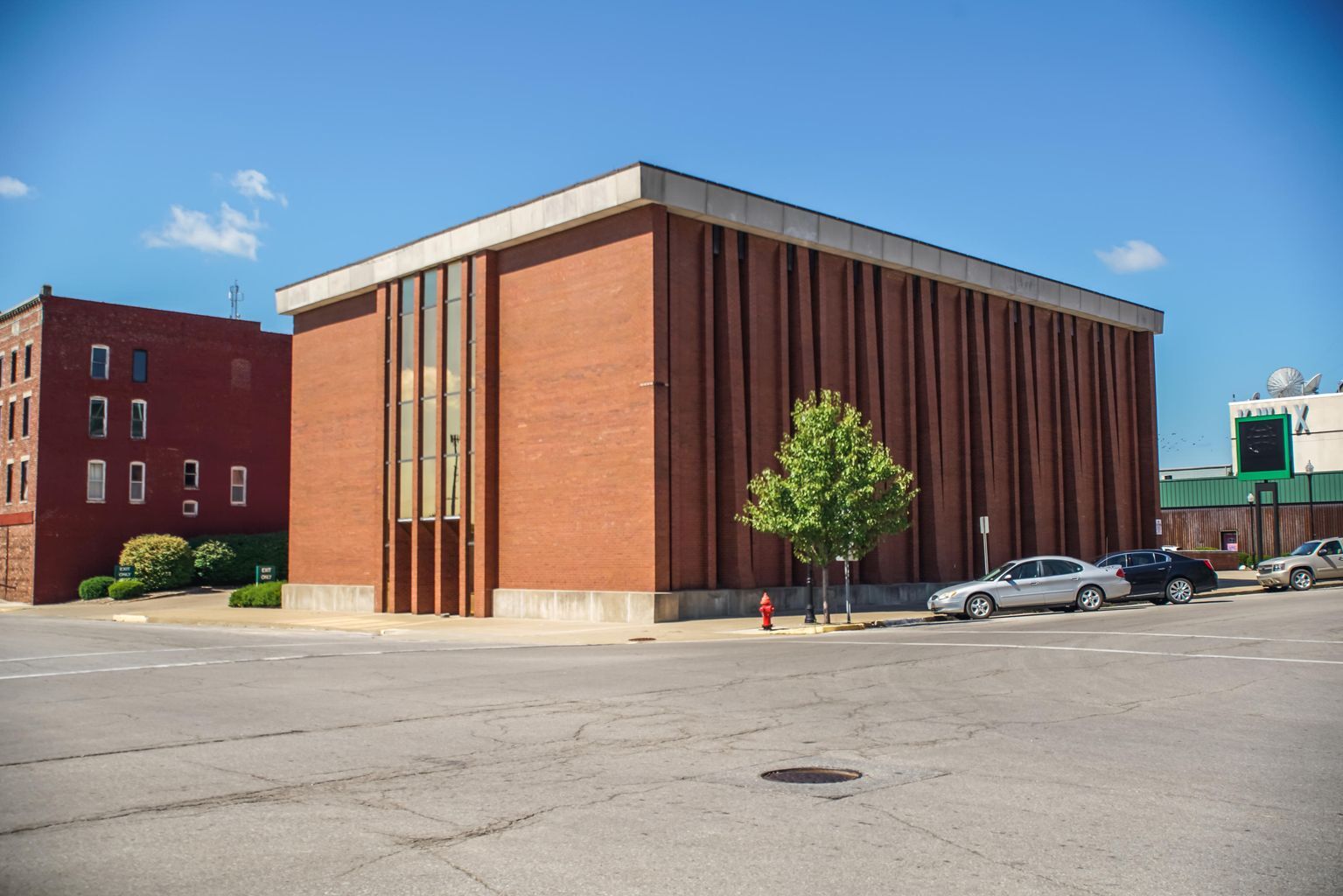 208 W Reed St, Moberly, MO for lease Building Photo- Image 1 of 18