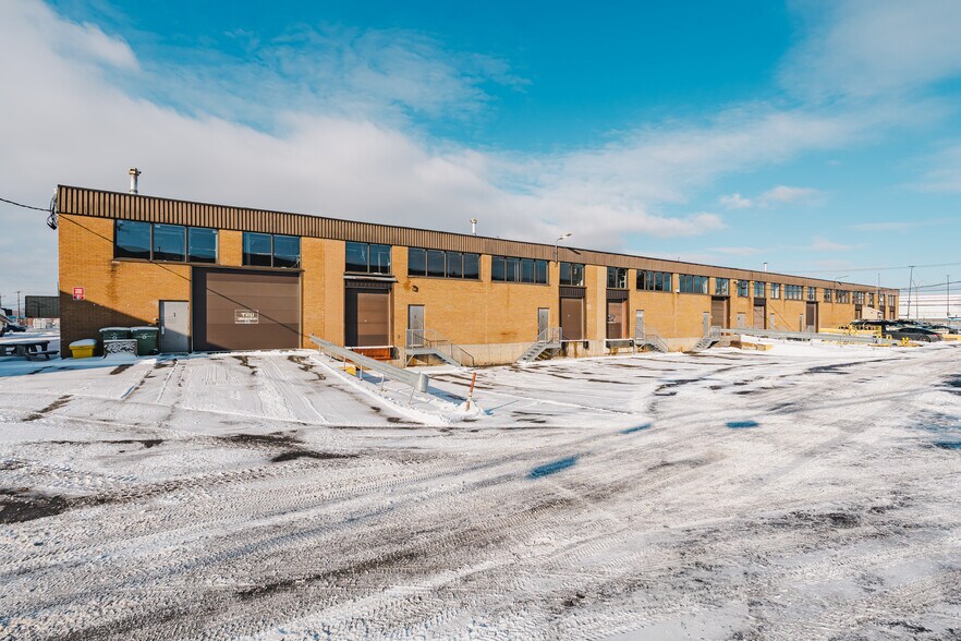 4060-4150 Rue Seré, Saint-Laurent, QC à louer - Photo du bâtiment - Image 3 de 3