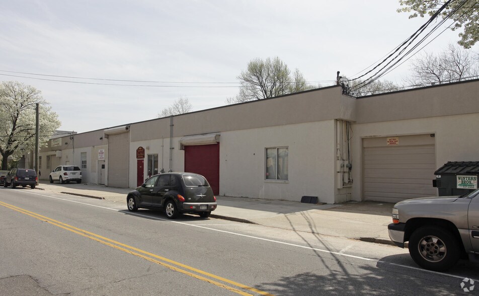 320 Westbury Ave, Carle Place, NY for sale - Building Photo - Image 2 of 4
