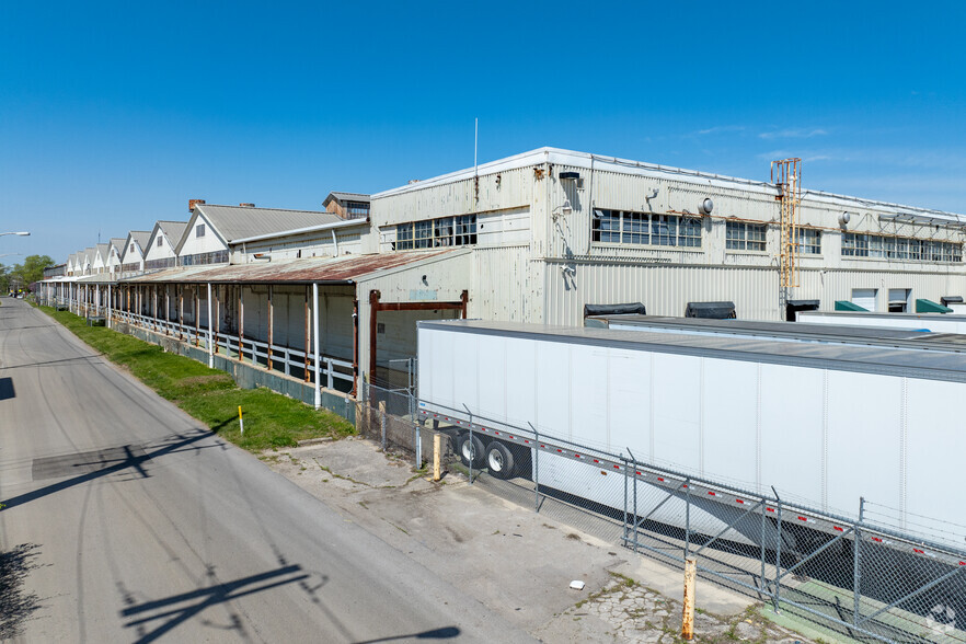 TechSouth Campus portfolio of 6 properties for sale on LoopNet.ca - Building Photo - Image 1 of 6