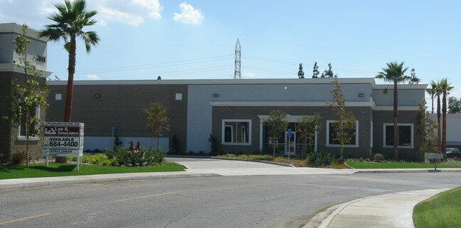 Plus de détails pour 1331 Riverview Dr, San Bernardino, CA - Industriel à louer