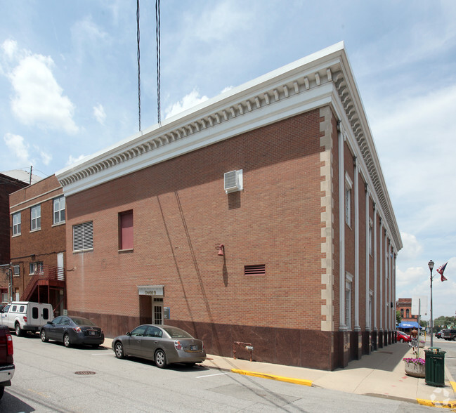 49 Public Sq, Shelbyville, IN à vendre - Photo principale - Image 1 de 1