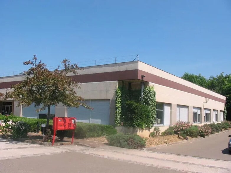 16 Avenue Jean D'Alembert, Trappes for lease - Building Photo - Image 1 of 5