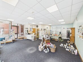 60 Kyle St, Ayr for lease Interior Photo- Image 2 of 3
