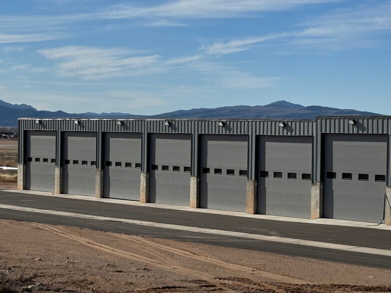 881 Aviation Way, Cedar City, UT à vendre - Photo du bâtiment - Image 2 de 6