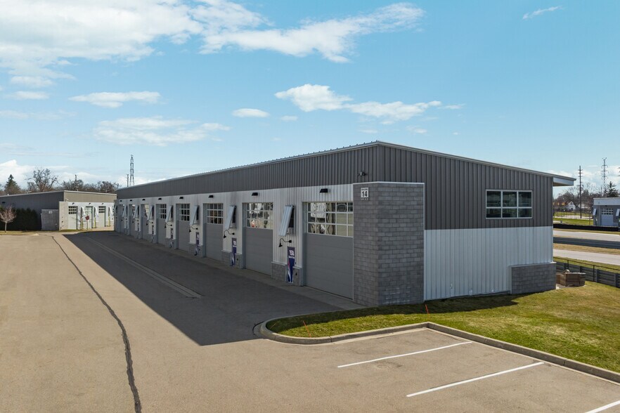 161 W Speed Way, Pontiac, MI à vendre - Photo du bâtiment - Image 3 de 25