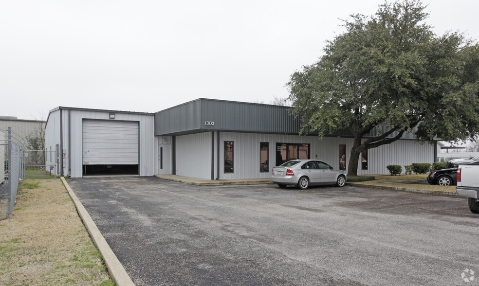 1303 W Industrial Blvd, Round Rock, TX à louer - Photo principale - Image 1 de 20