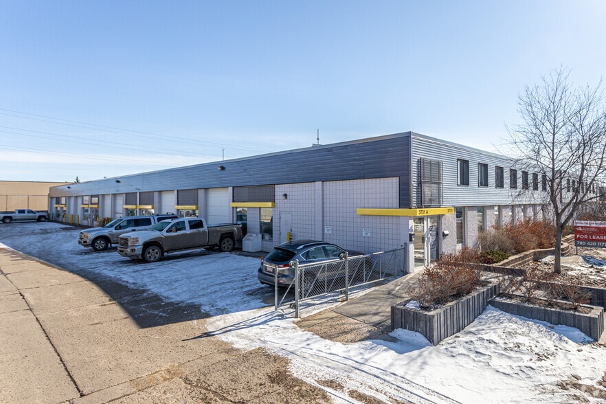 3731-3745 98th St NW, Edmonton, AB for lease - Primary Photo - Image 1 of 13