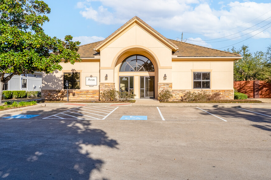 4714 Riverstone Blvd, Missouri City, TX for lease - Primary Photo - Image 1 of 34