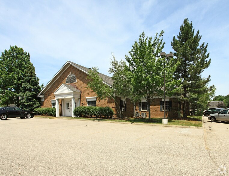 4925 Galaxy Pky, Warrensville Heights, OH à louer - Photo du bâtiment - Image 2 de 2