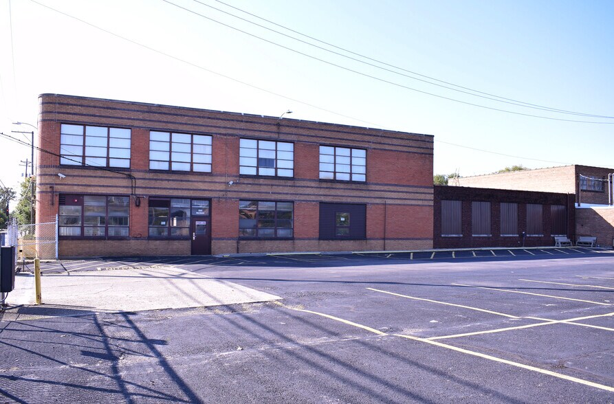 2501 9th St, Rockford, IL à vendre - Photo du bâtiment - Image 3 de 17