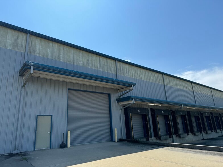 100 Enterprise Dr SW, Calhoun, GA for lease - Building Photo - Image 2 of 6