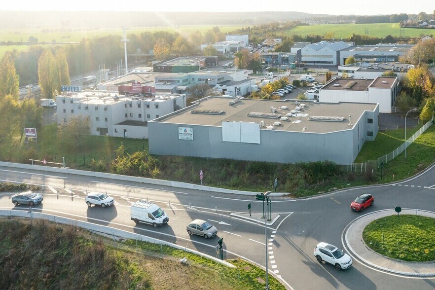 Flex in Baillet-en-France for lease - Aerial - Image 3 of 3