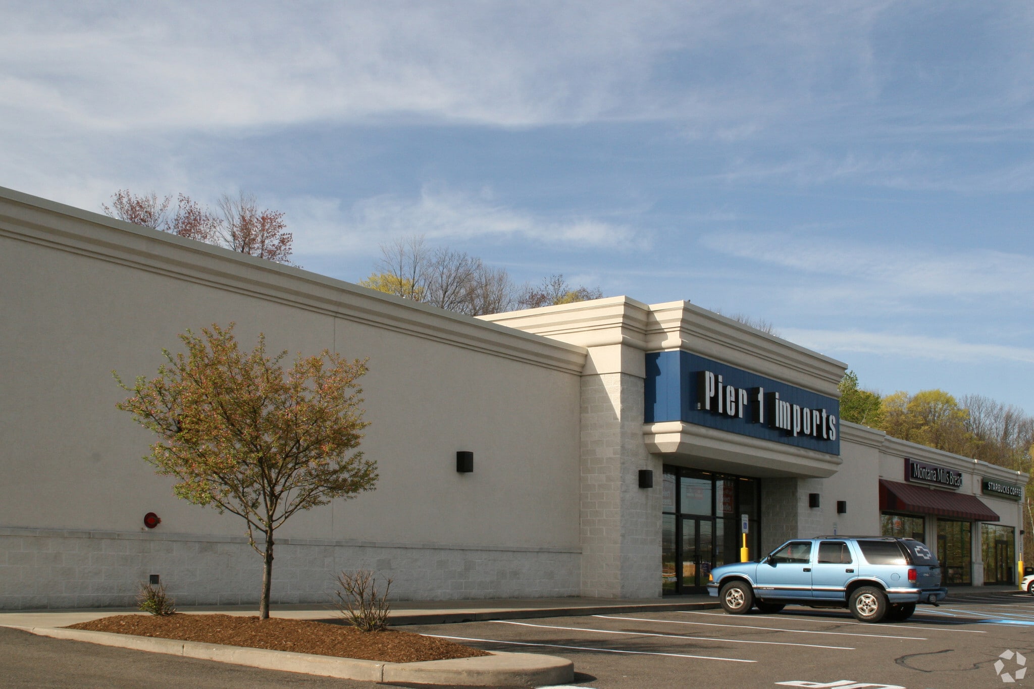 2540 Vestal Pky E, Vestal Township, NY for lease Building Photo- Image 1 of 5