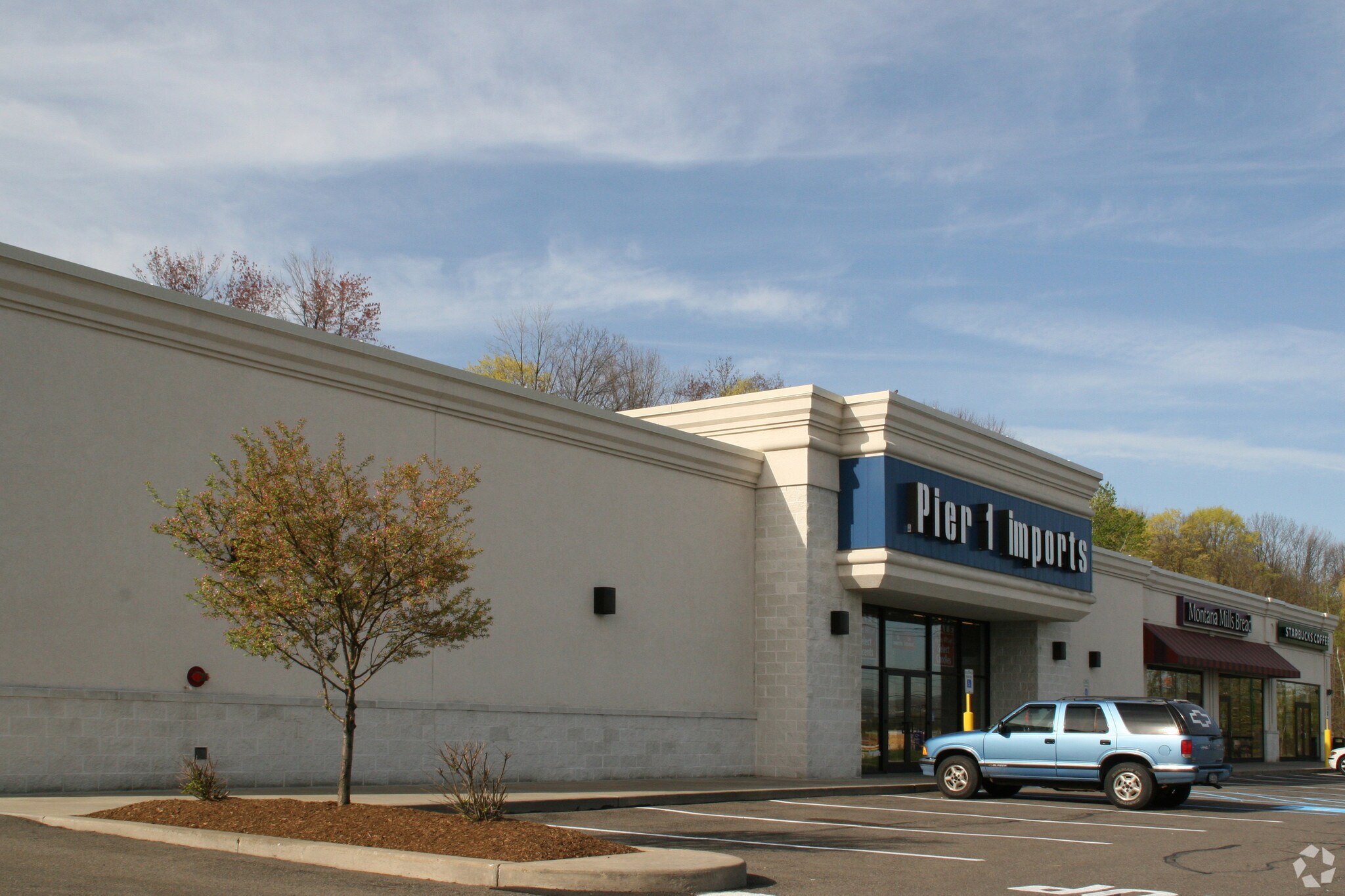 2540 Vestal Pky E, Vestal Township, NY à louer Photo du bâtiment- Image 1 de 5