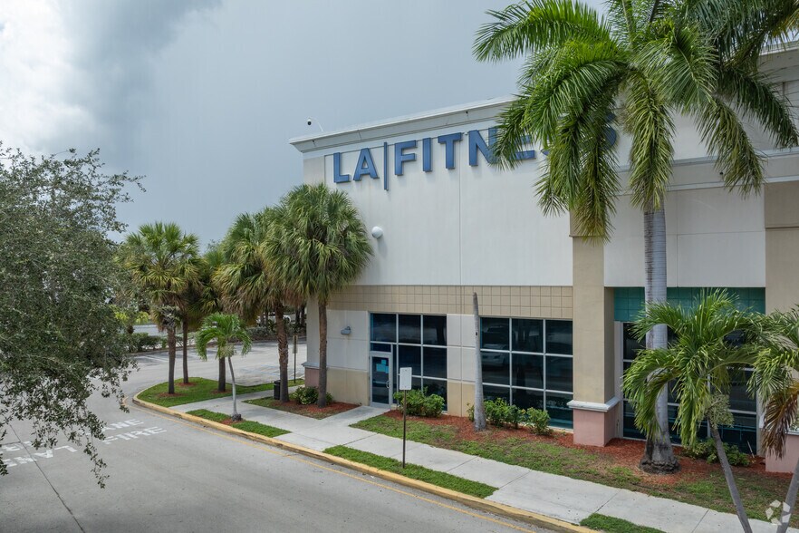 2290 N Congress Ave, Boynton Beach, FL à vendre - Photo du bâtiment - Image 3 de 9