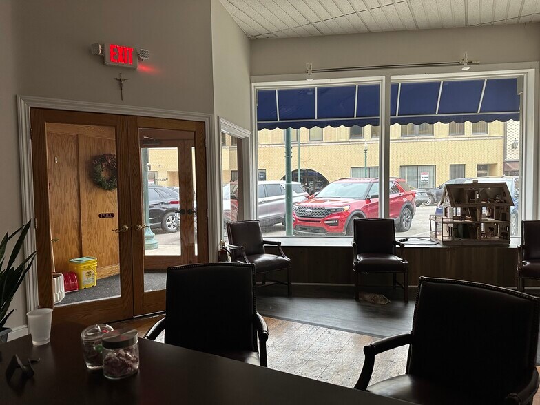 8 E Front St, Monroe, MI à louer - Photo du bâtiment - Image 3 de 11